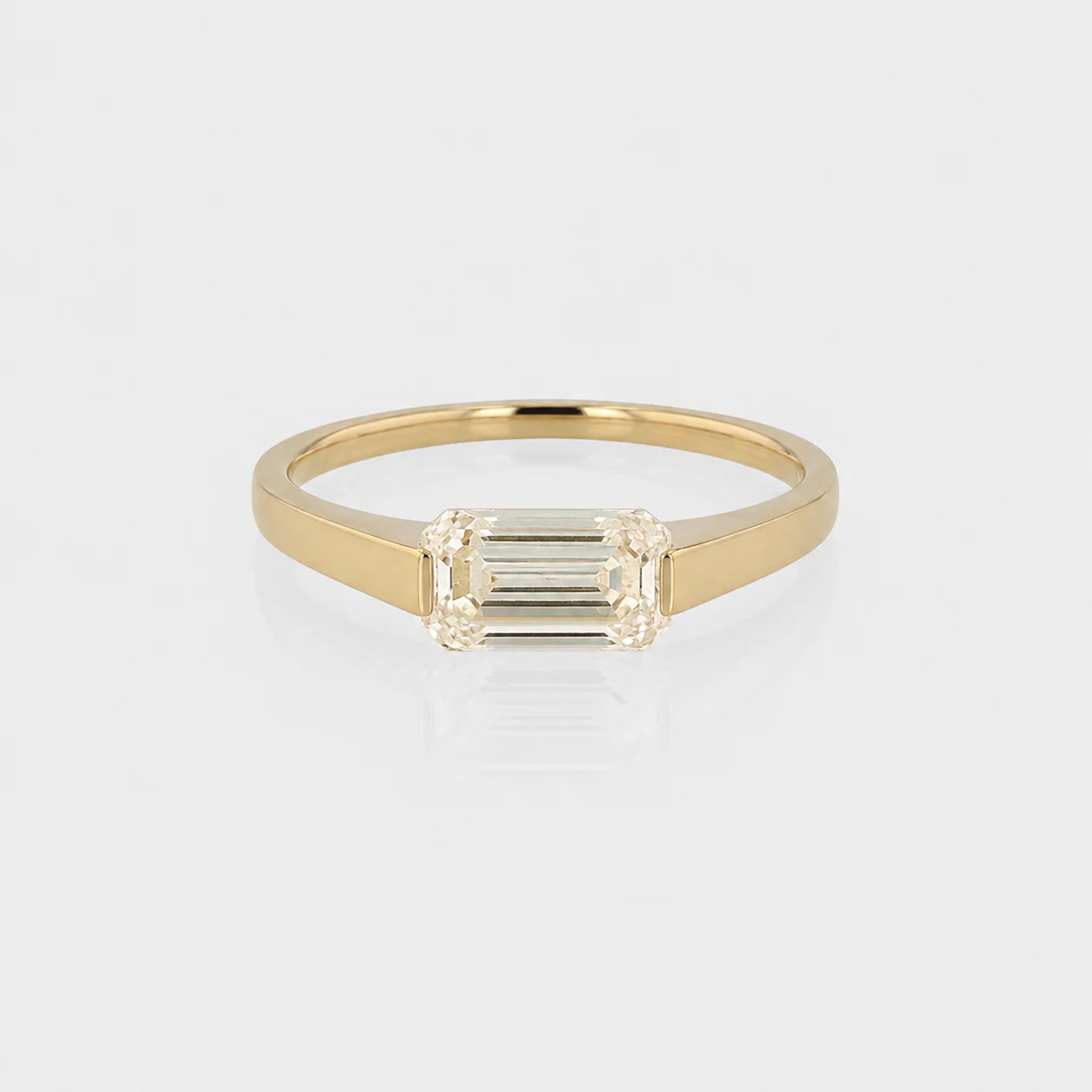 Champagne Yellow Sapphire East West Ring, ön görünüm